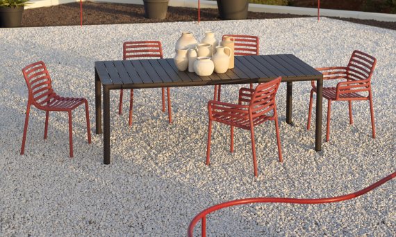 Alfresco dining comfort in style